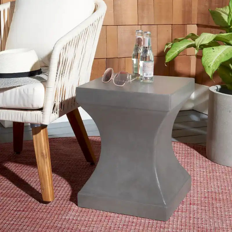 SAFAVIEH Selvaggia Concrete Indoor/ Outdoor Accent Table - 13.7x13.7x17.7 - 14Wx14Dx18H